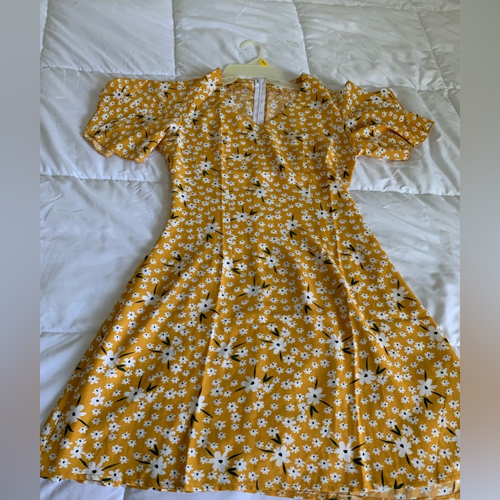 Floral yellow, short sleeve dress.